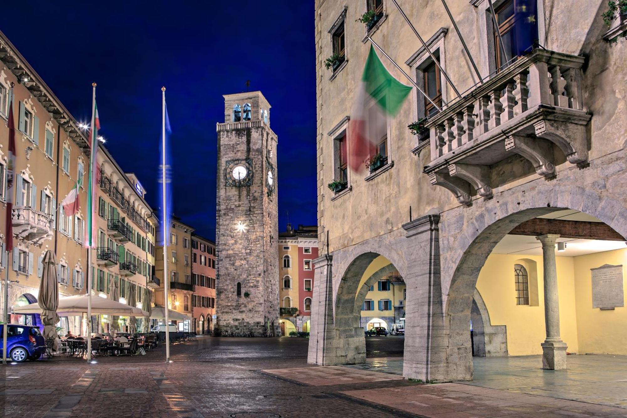Appartamento Centro Storico Riva - Happy Rentals Luaran gambar